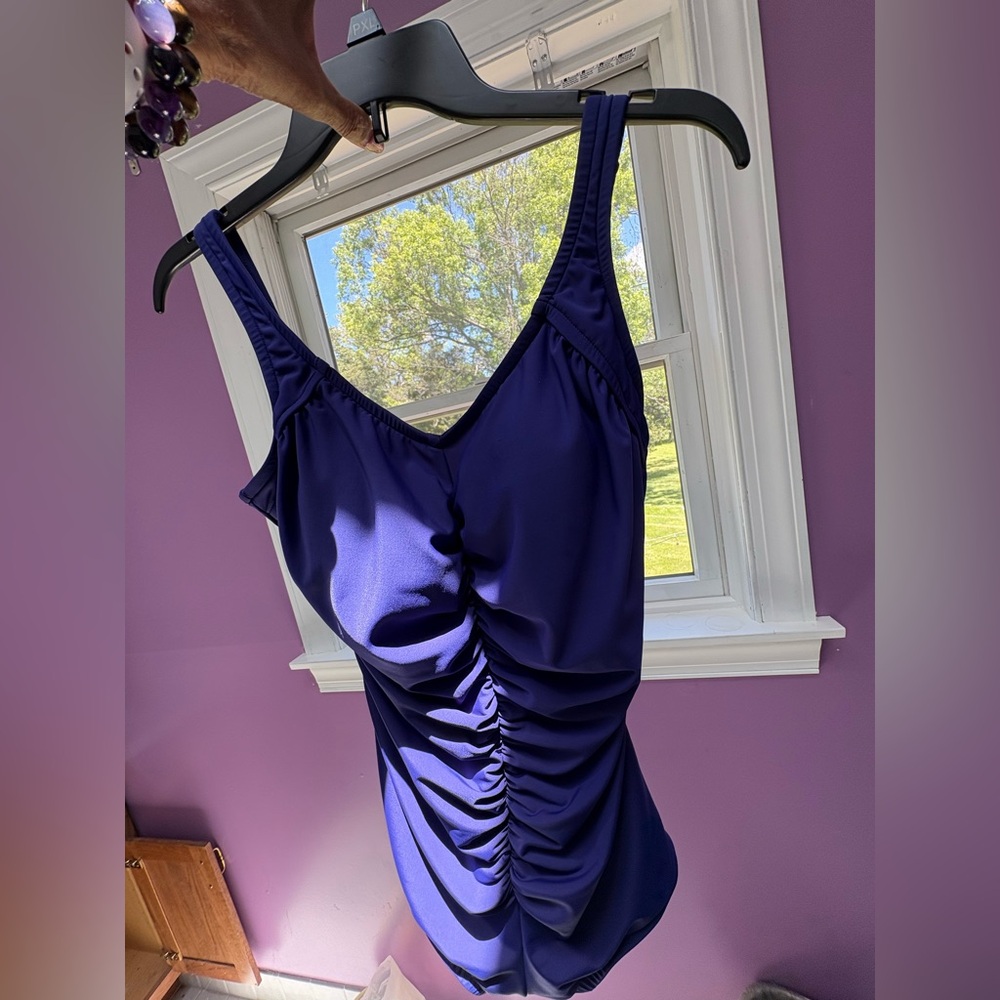 🩱🩱Purple Ruched Women’s Swimsuit Sz 14 Tummy Control, Unbranded. GUC 🩱🩱 - Picture 5 of 9